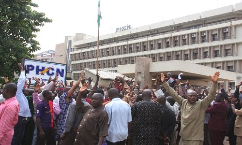 Electricity workers begin strike