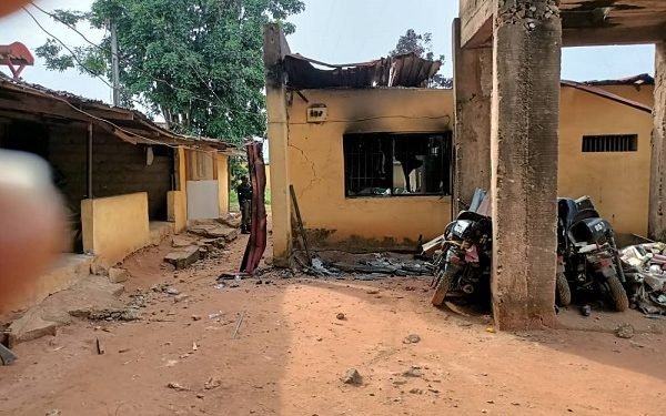 Gunmen Kill Two Inspectors, Burn Police Station