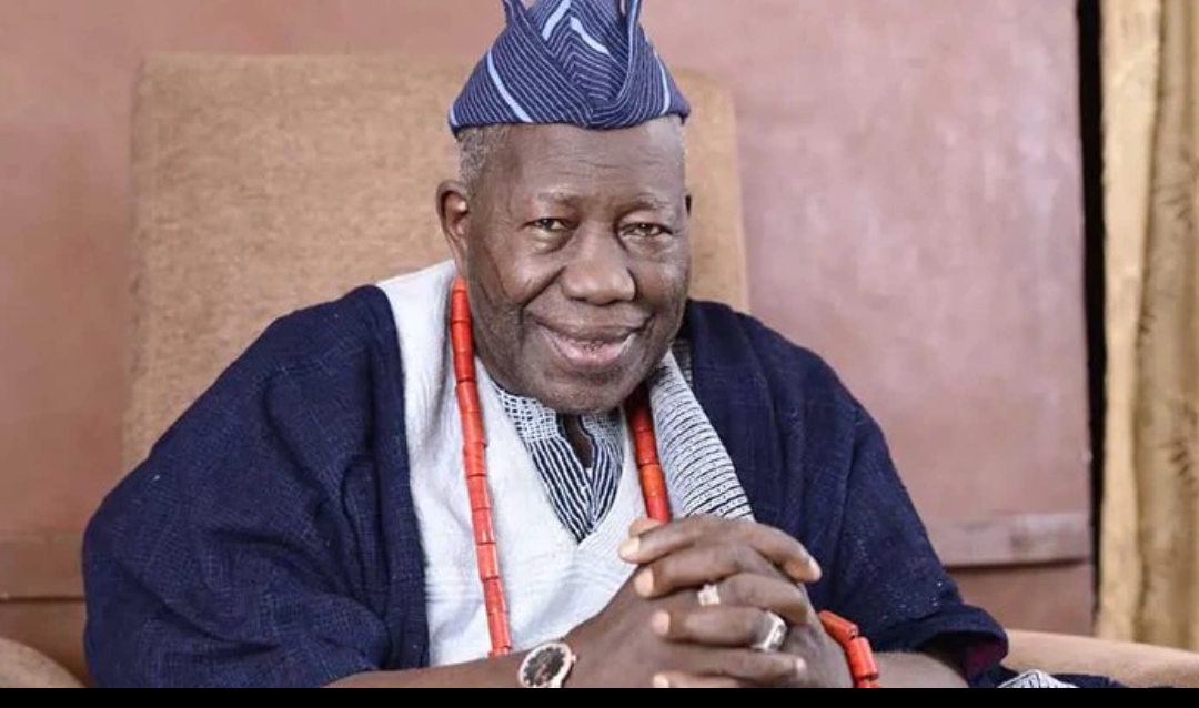 First Class Monarch Sends Delegation To Sunday Igboho In Cotonou