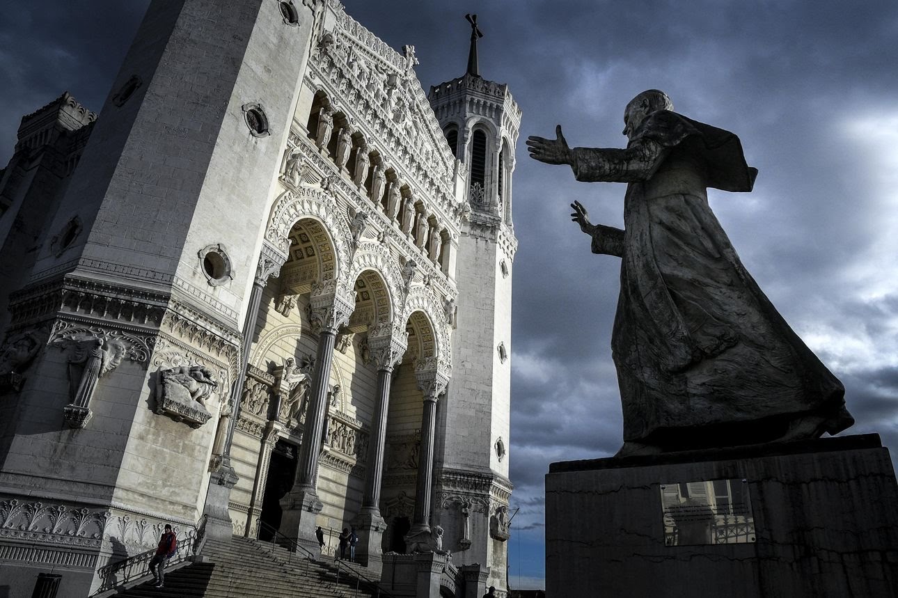 How French Catholic Church Priests, Personnel Sexually Abused 330,000 Minors, Probe Finds - WSJ.com