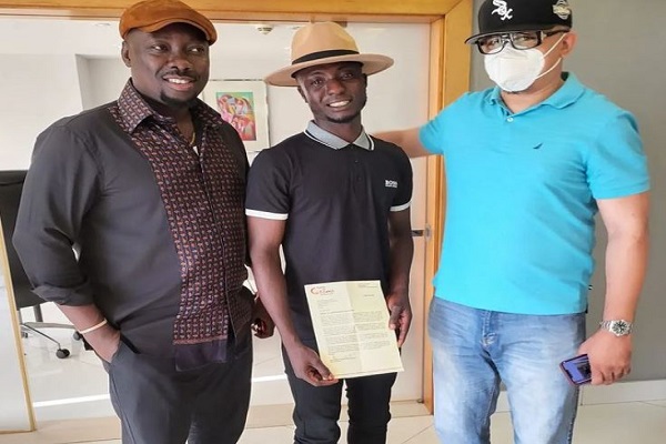 Obi Cubana Gives Lagos Hawker  Monthly Salary Of N100,000, Scholarship Letter