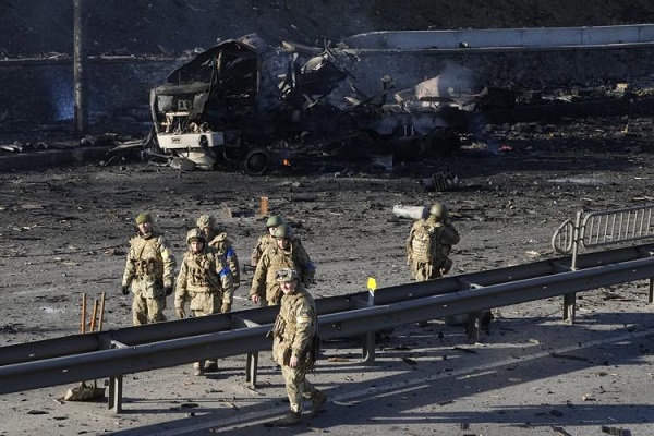 Ukraine: Kyiv Mayor To Impose Curfew As Russia Steps Up Attacks