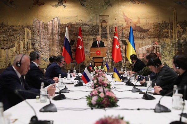 Ukraine Negotiators Warned Not To Eat Or Drink Anything At Peace Talks