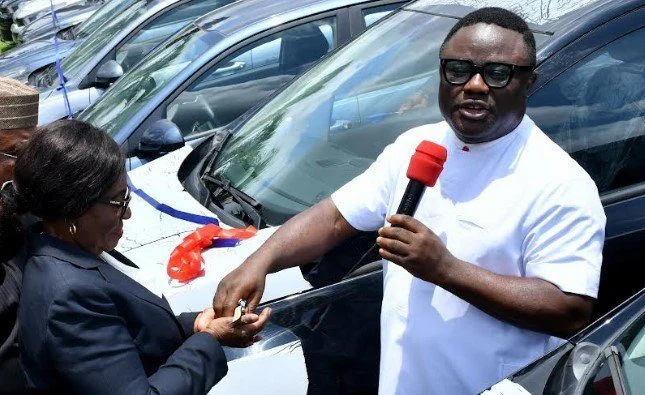 Ayade Presents Cars To Cross River’s New Judges