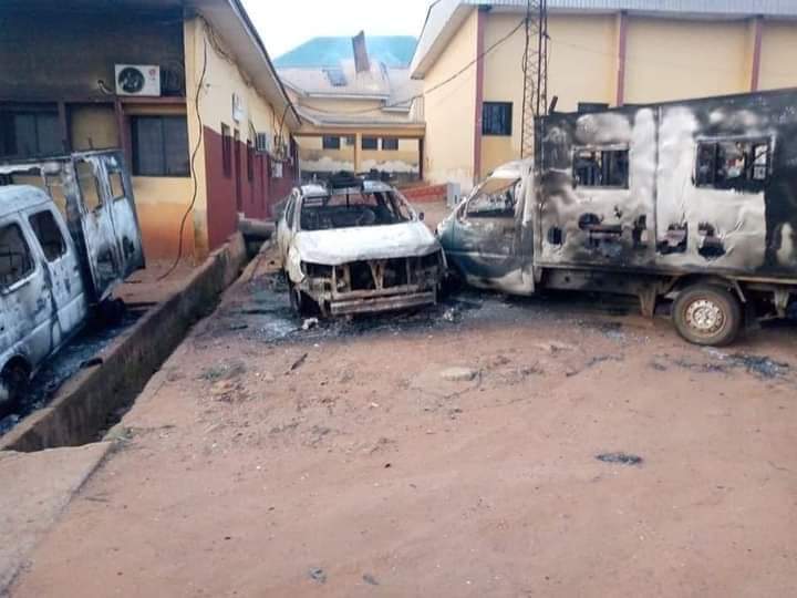 BREAKING: Anambra Burns As Unknown Hoodlums Raze LGA Headquarters, Magistrate Court