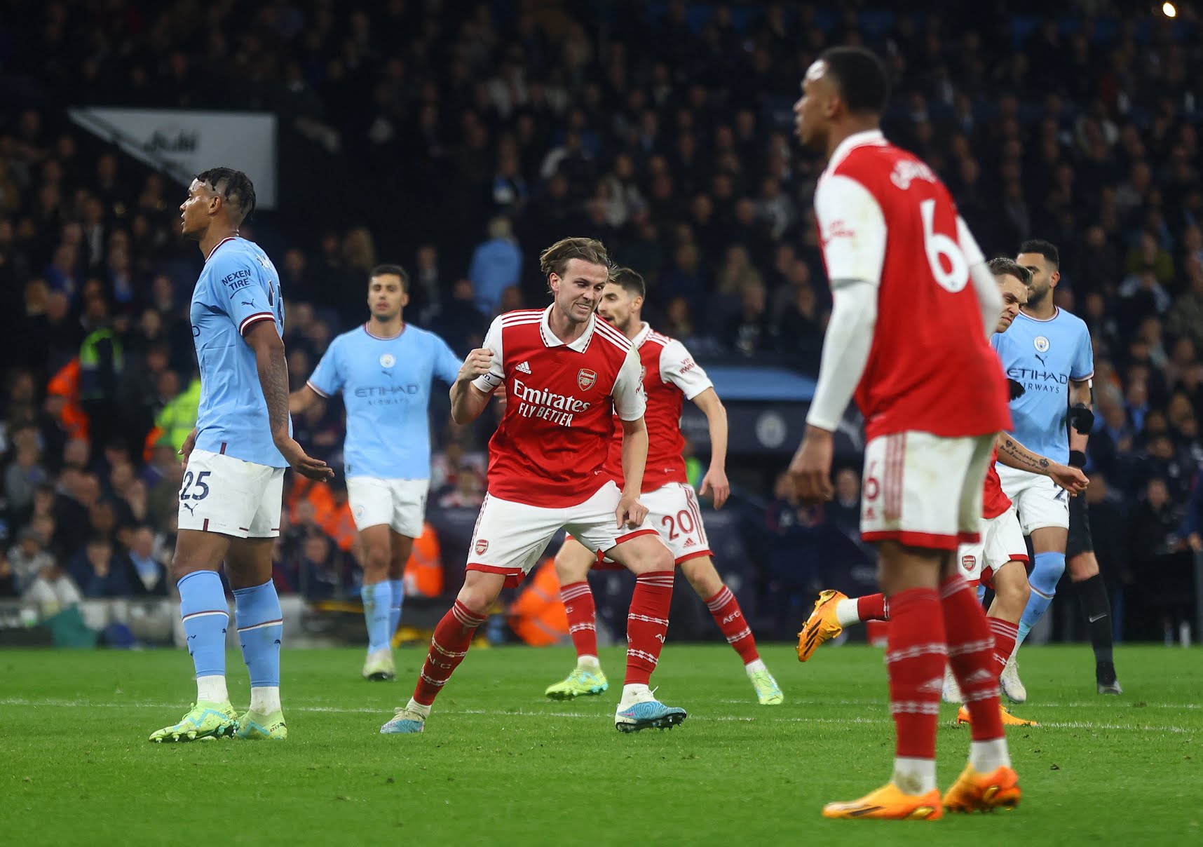 Premier League Title Twist: Arsenal Target Top Spot as Spurs Fight Relegation Battle