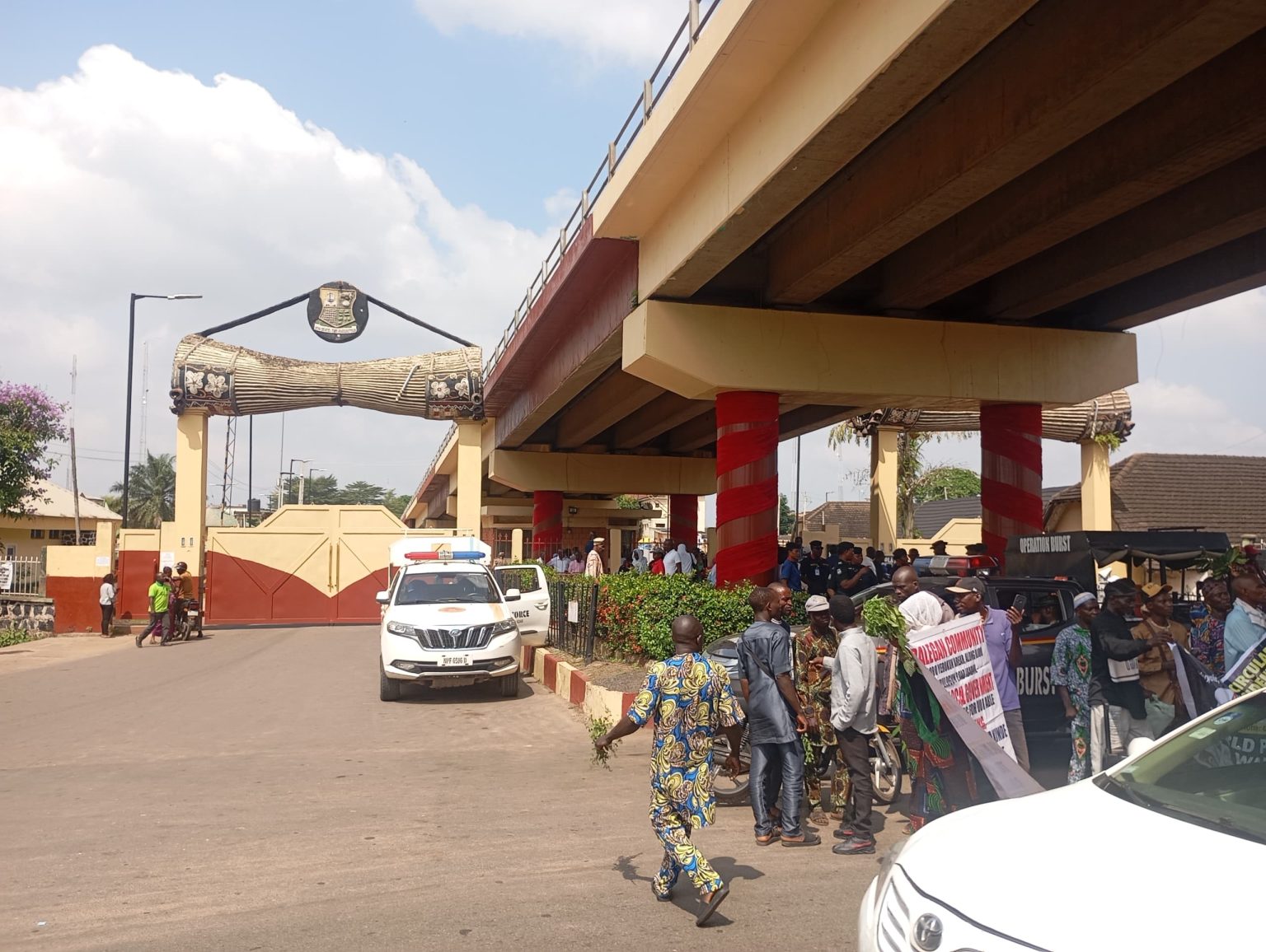 Headline:Ibadan Residents Block Major Roads, Protest Against Circular Road Expansion Plans