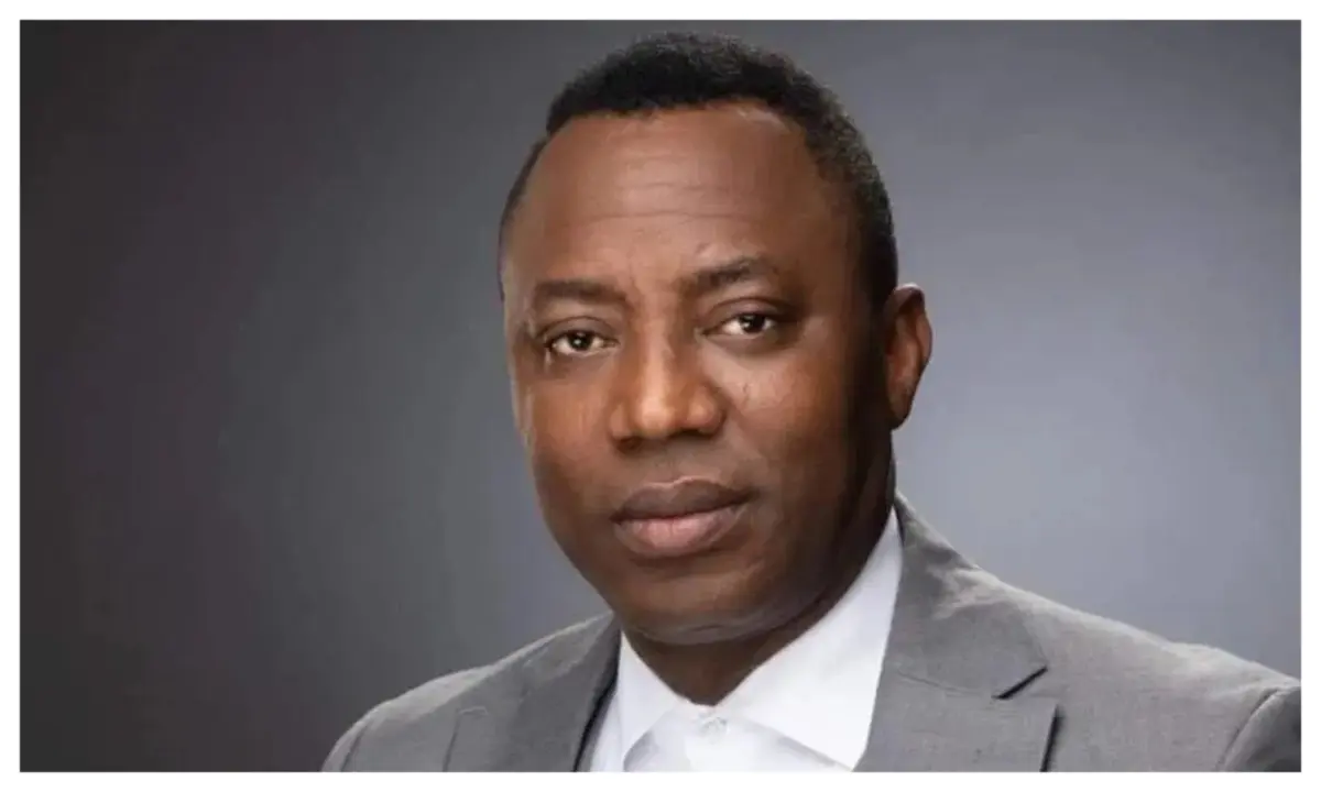 Sowore Confronts Works Minister David Umahi at FCT Police Command Over ‘Cyberbullying’ Arrest