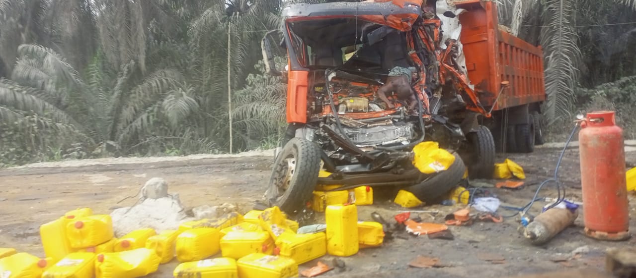 Truck Driver Dies in Head-On Collision on Crumbling Calabar–Itu Highway