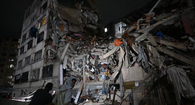 Venezuela Earthquake Death Toll Climbs to 235 as Desperate Families Search Rubble for Survivors