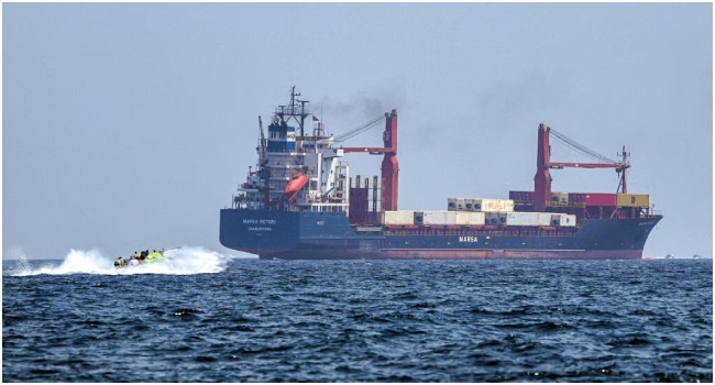 Iran, Oman Begin Talks to Reopen Strait of Hormuz as War Disrupts Global Shipping
