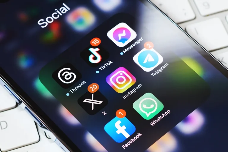 Norway Moves to Ban Under-16s From TikTok, Snapchat and Roblox