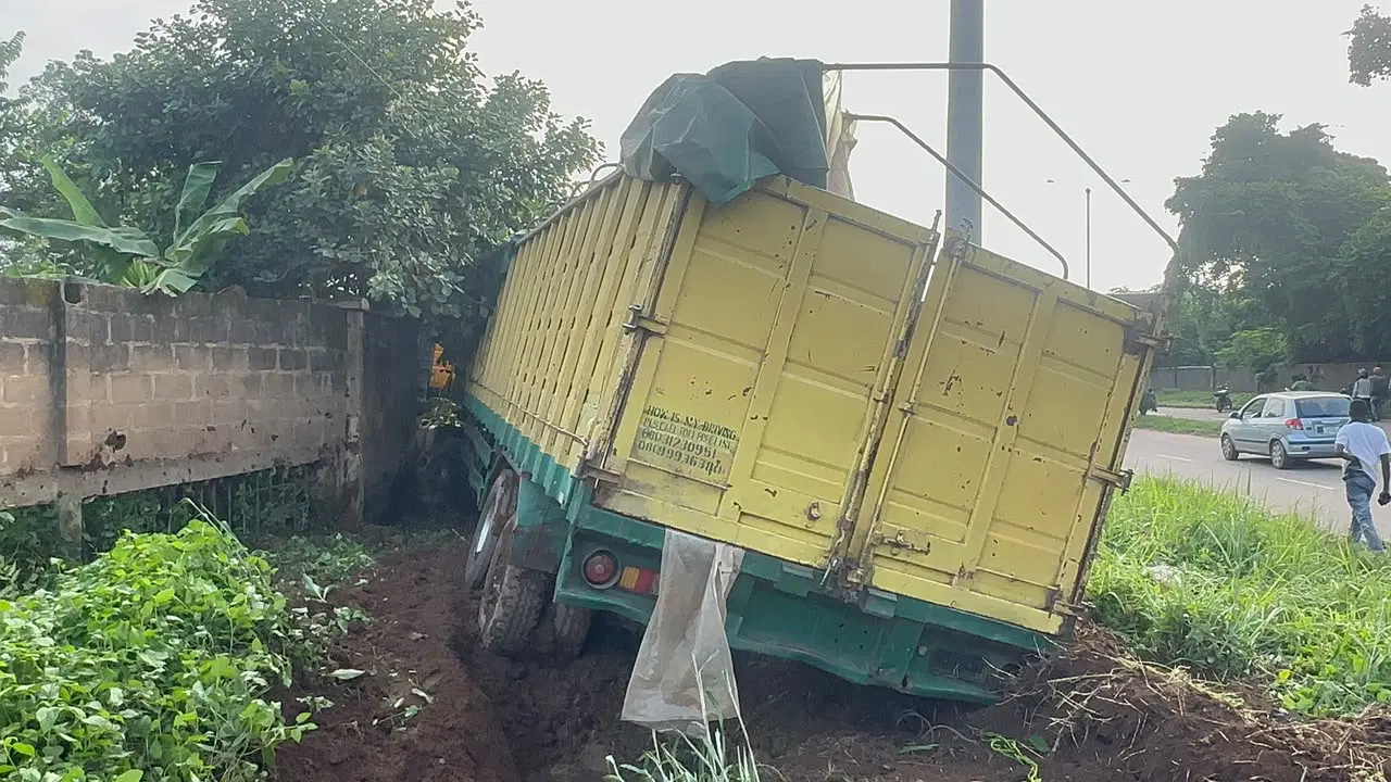 NYSC Member Killed as Truck Crashes Into Vehicles in Ibadan